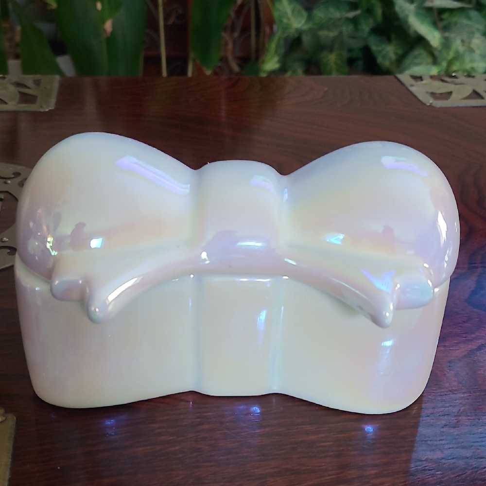 Scented Iridescent Bow-Shaped Candle